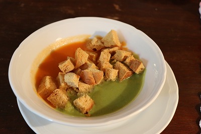 エンドウ豆を煮込んだ濃厚なスープ、グロフフカ