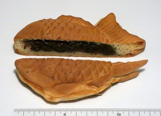Taiyaki cortado mostrando el relleno