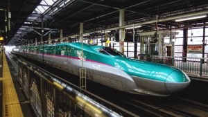 Tren Hayabusa E5 verde esmeralda