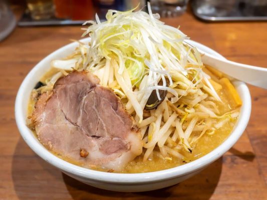 Cuenco de ramen japonés tradicional