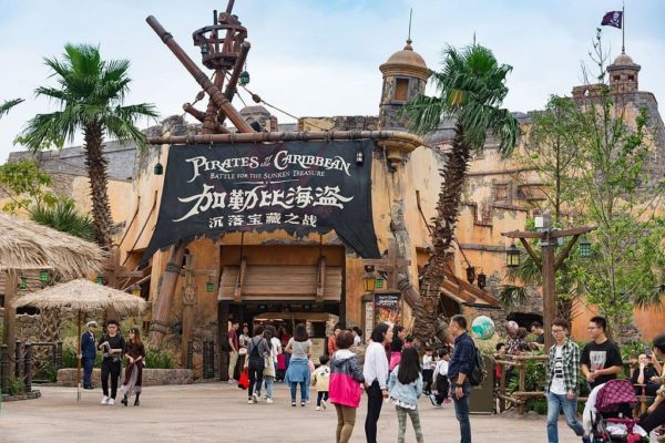 Entrada a Piratas del Caribe en Shanghai Disneyland