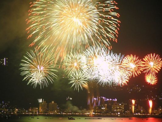 Fuegos artificiales del lago Suwa